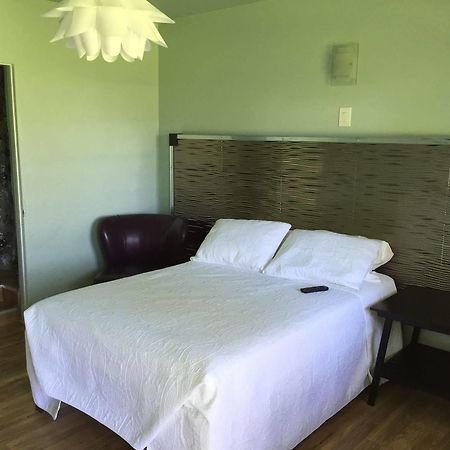 Rooms At The Pecan Olmito 外观 照片