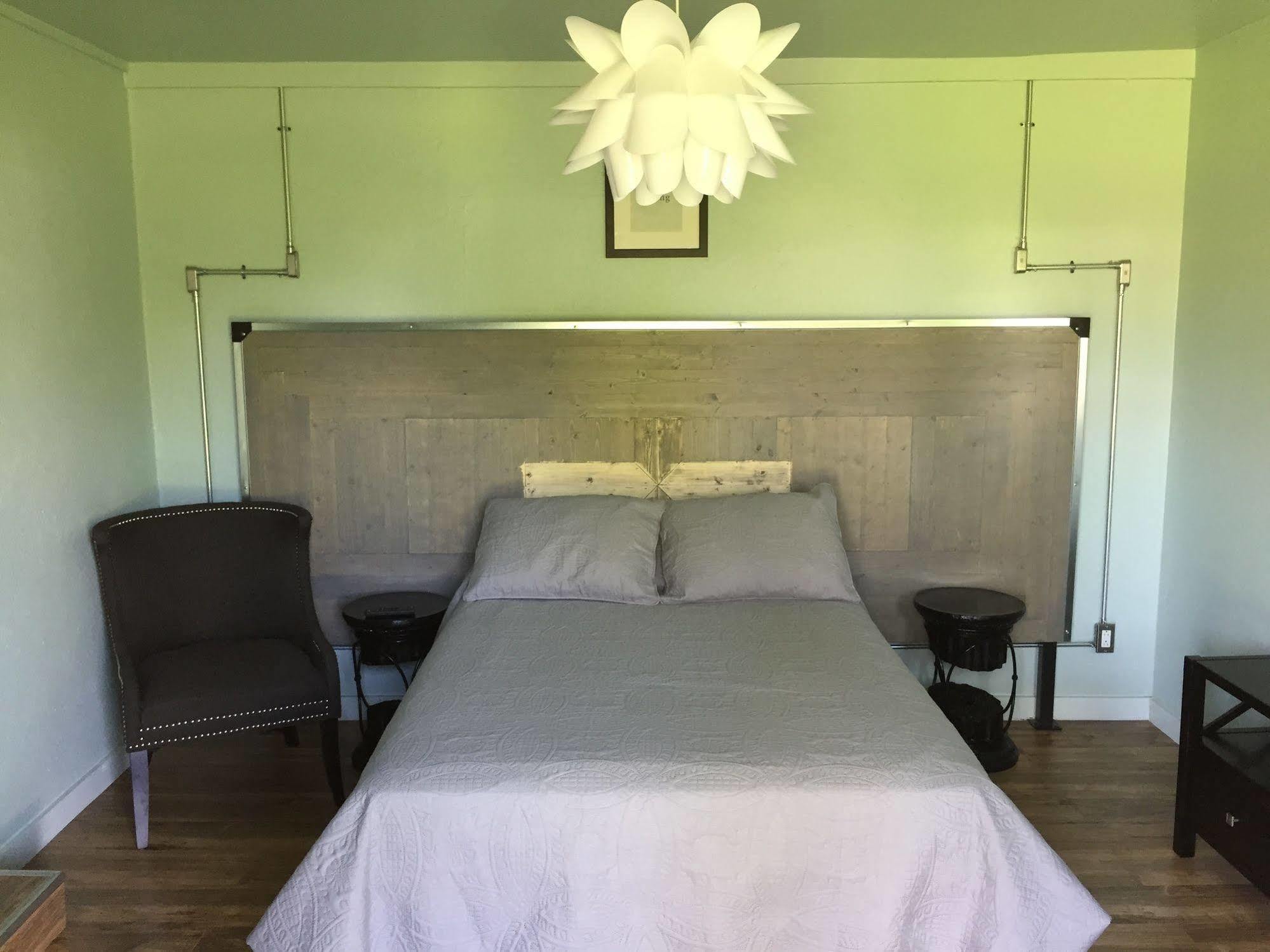Rooms At The Pecan Olmito 外观 照片